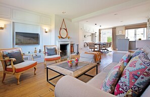 Fernseher, Kamin, DVD-Player, Tischtennisplatte