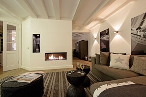 TV, fireplace, DVD player, ping pong