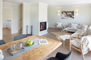 TV, fireplace, ping pong