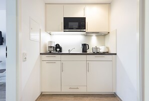 Fridge, stovetop, dishwasher, coffee/tea maker - Herzlich Willkommen im Appartement Deichvogt (List)