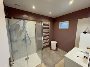 Shower, hair dryer - Le Gîte de L'aigle (Épehy)