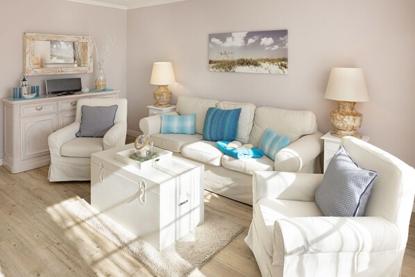 TV, books, stereo - Herzlich Willkommen im Appartement Lillemor (List)