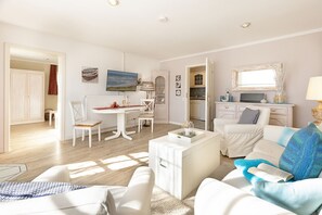 TV, books, stereo - Herzlich Willkommen im Appartement Lillemor (List)