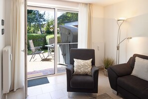 TV, books, stereo - Herzlich Willkommen im Appartement Sommerwind (List)