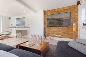 TV, ping pong, books, stereo - Herzlich Willkommen im Ferienhaus Bootsmanns Hüs (List)