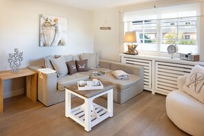 Télévision, livres, chaîne hi-fi