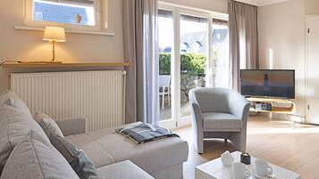 Een televisie en boeken