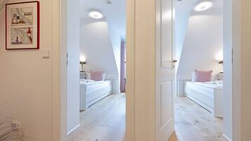 4 bedrooms, iron/ironing board, WiFi (free), bed sheets