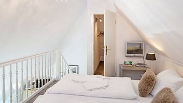 Tabla de planchar con plancha, wifi gratis y ropa de cama