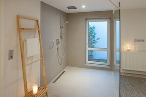Dusche, Haartrockner, HandtĂŒcher