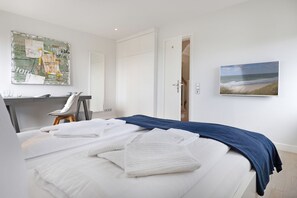 3 bedrooms, desk, iron/ironing board, free WiFi - Herzlich Willkommen im Ferienhaus Landsend (List)