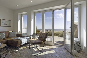 TV, peis, bordtennis og stereoanlegg