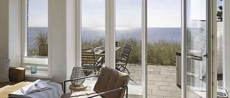 TV, fireplace, ping pong, stereo