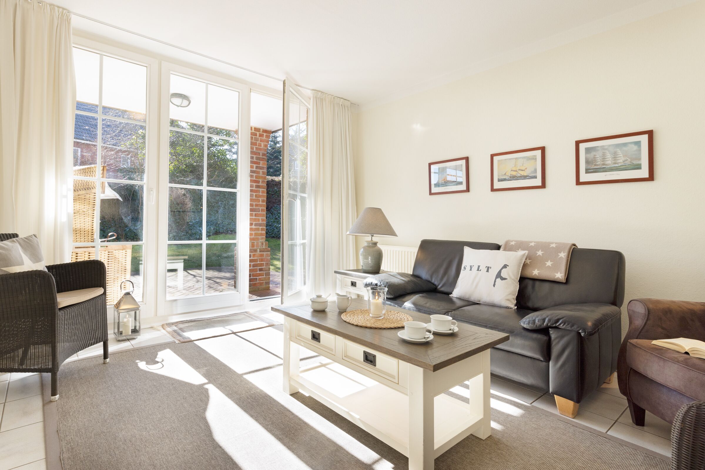 Fernseher, Bücher, Stereoanlage