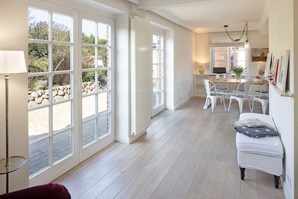 المنشأة من الداخل