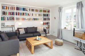 TV, ping pong, books, stereo