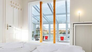 3 bedrooms, iron/ironing board, WiFi (free), bed sheets