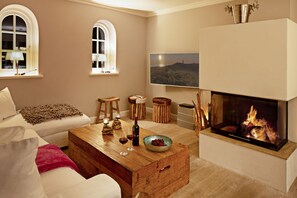 Fernseher, Kamin, DVD-Player, Tischtennisplatte