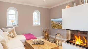 TV, fireplace, DVD player, table tennis