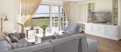 تلفزيون، مشغل دي في دي، تنس طاولة، كُتُب