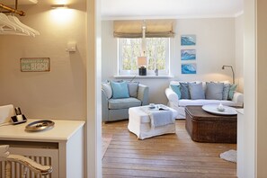 TV, lareira, DVD player, mesa de pingue-pongue