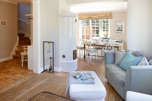 TV, fireplace, DVD player, table tennis
