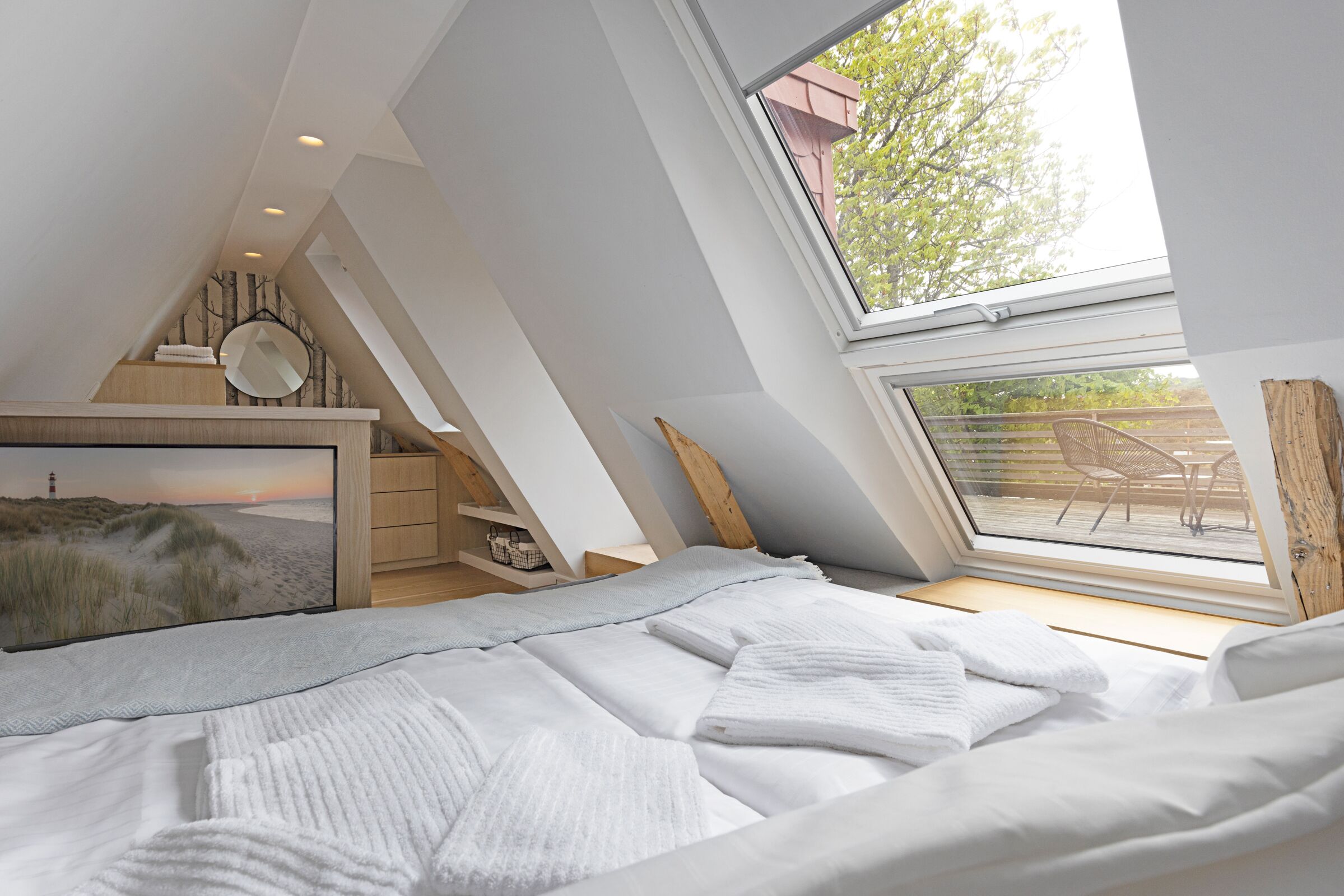 2 bedrooms, WiFi (free), bed sheets