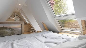 2 bedrooms, WiFi (free), bed sheets
