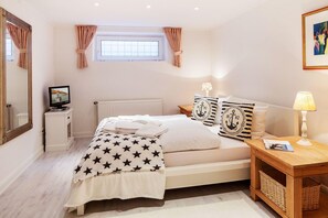 5 Schlafzimmer, Bügeleisen/Bügelbrett, kostenloses WLAN, Bettwäsche