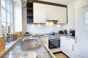 Coffee/tea maker, fridge, oven, stovetop - Herzlich Willkommen im Ferienhaus Frischwasser (List)