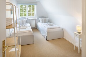 2 bedrooms, iron/ironing board, WiFi (free), bed sheets
