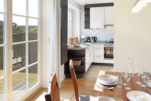 Refrigerador, horno, parrilla de estufa y lavavajillas 