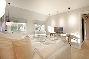 4 Schlafzimmer, Schreibtisch, Bügeleisen/Bügelbrett, kostenloses WLAN
