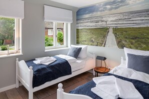 4 bedrooms, desk, iron/ironing board, free WiFi