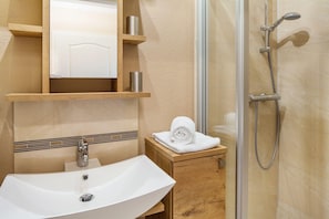 Dusche, Haartrockner, Handtücher
