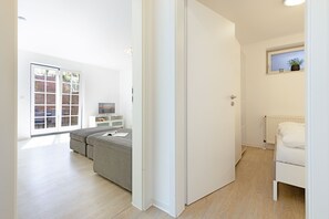 3 室のベッドルーム、WiFi (無料)、ベッドシーツ