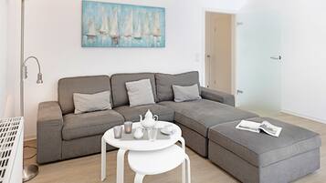 Een televisie en een stereo