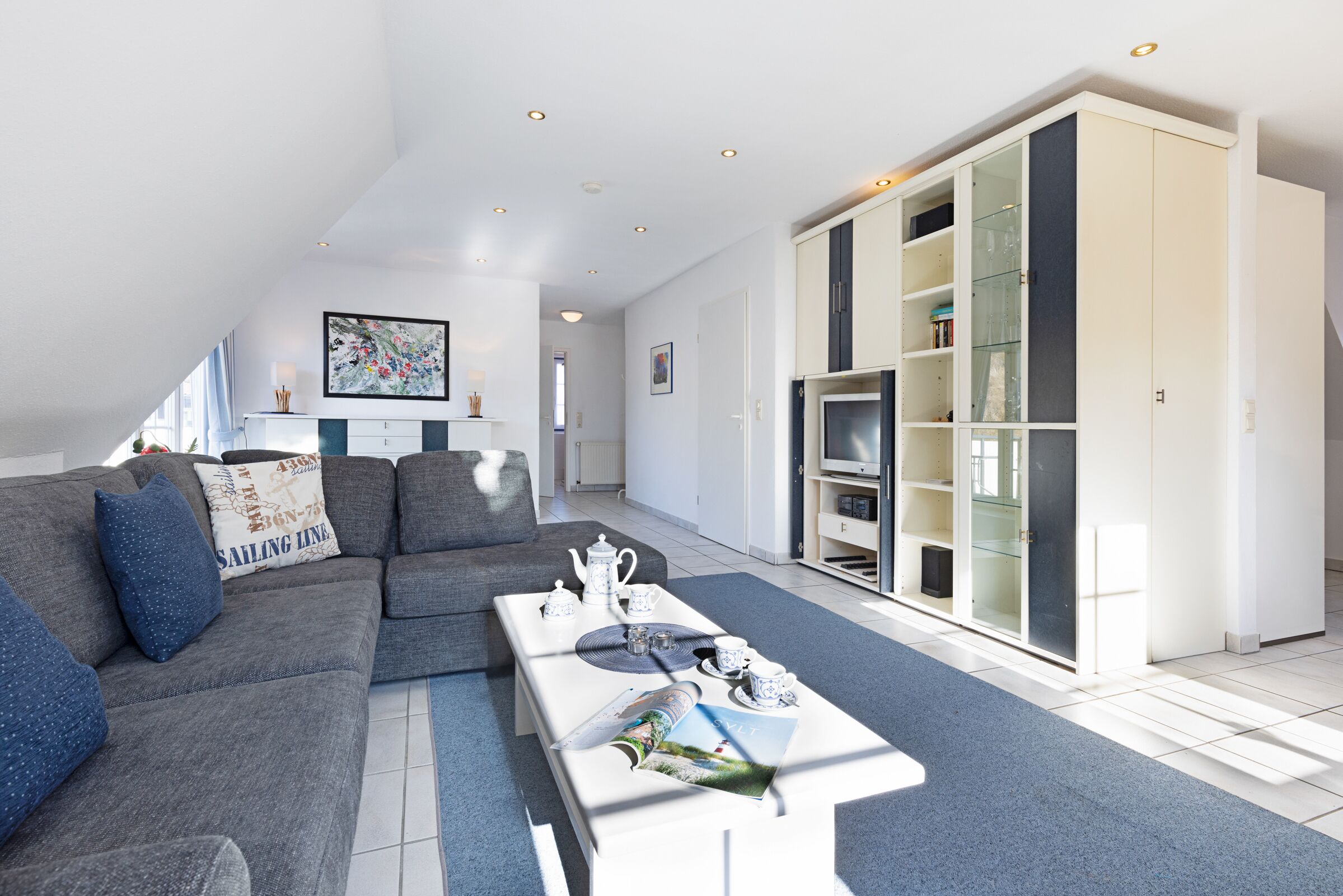 Fernseher, Bücher, Stereoanlage