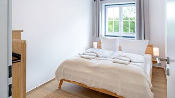 2 bedrooms, WiFi (free), bed sheets