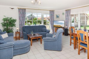 TV, DVD-spiller og stereoanlegg