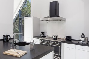 Geladeira, fogão, cooktop, lava-louças