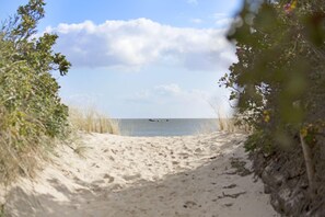 On the beach - Herzlich Willkommen im Ferienhaus Nordmeer (List)