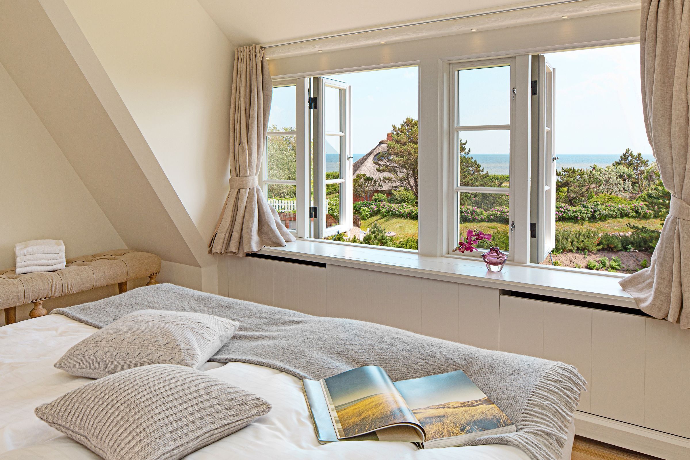 3 室のベッドルーム、WiFi (無料)、ベッドシーツ