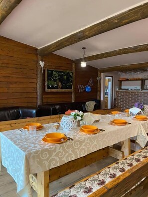 Living room - Forest House (Nistoresti)