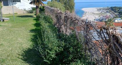 Stupendo Appartamento con Giardino, Posto Auto e Vista Sulla Baia di Soverato