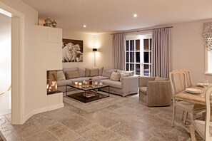 تلفزيون، مدفأة، تنس طاولة، كُتُب