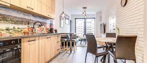 City Apartment | Private kitchenette | Fridge, stovetop, coffee/tea maker, electric kettle