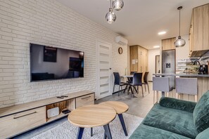 City Apartment | Living room | 37-inch flat-screen TV with digital channels - RentPlanet - Apartament Wyszyńskiego (Wroclaw)