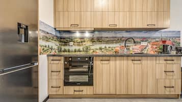 City Apartment | Private kitchenette | Fridge, stovetop, coffee/tea maker, electric kettle