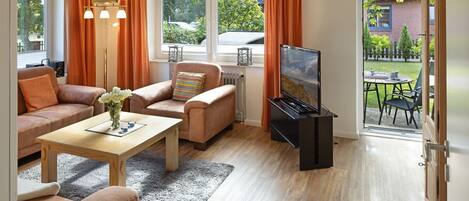 TV, ping pong, books, stereo